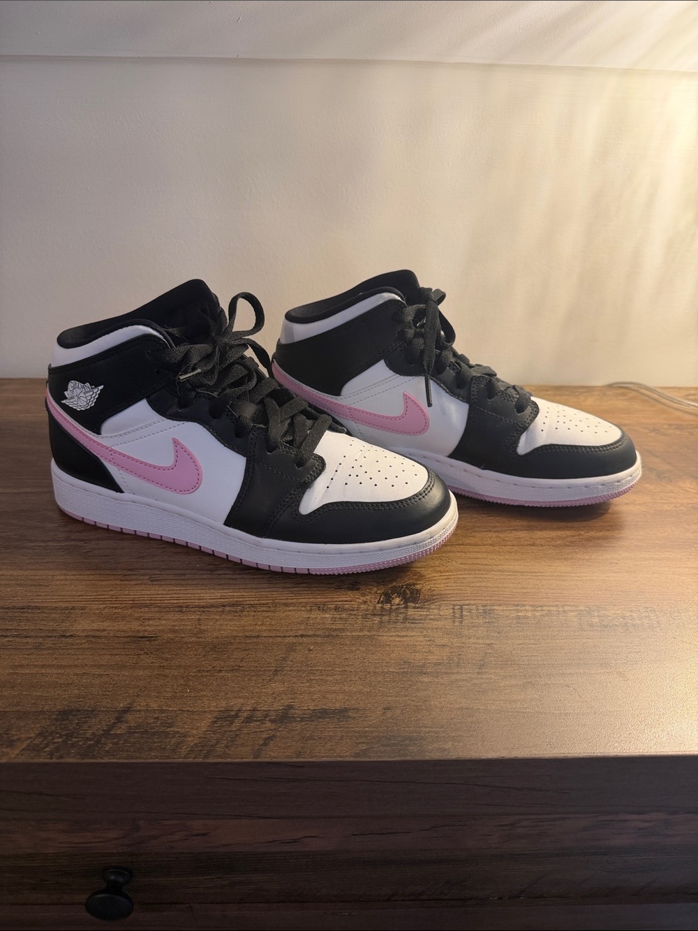 Kids Nike High-Top Sneakers in Black, White & Pink